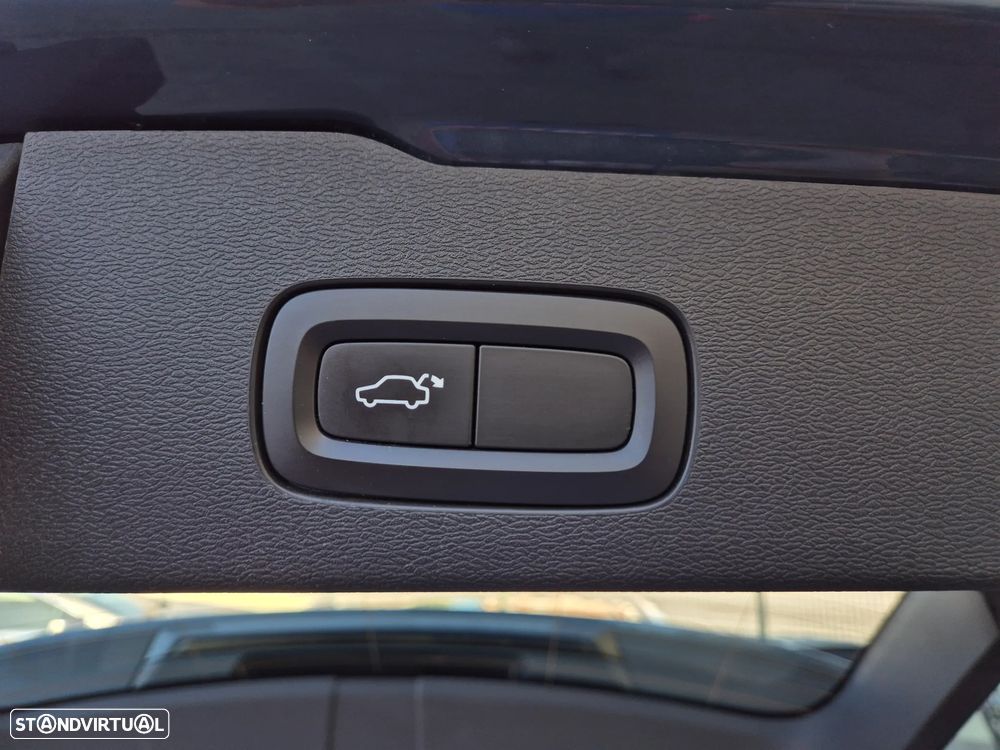 Volvo V60 2.0 D3 Momentum Plus - 51