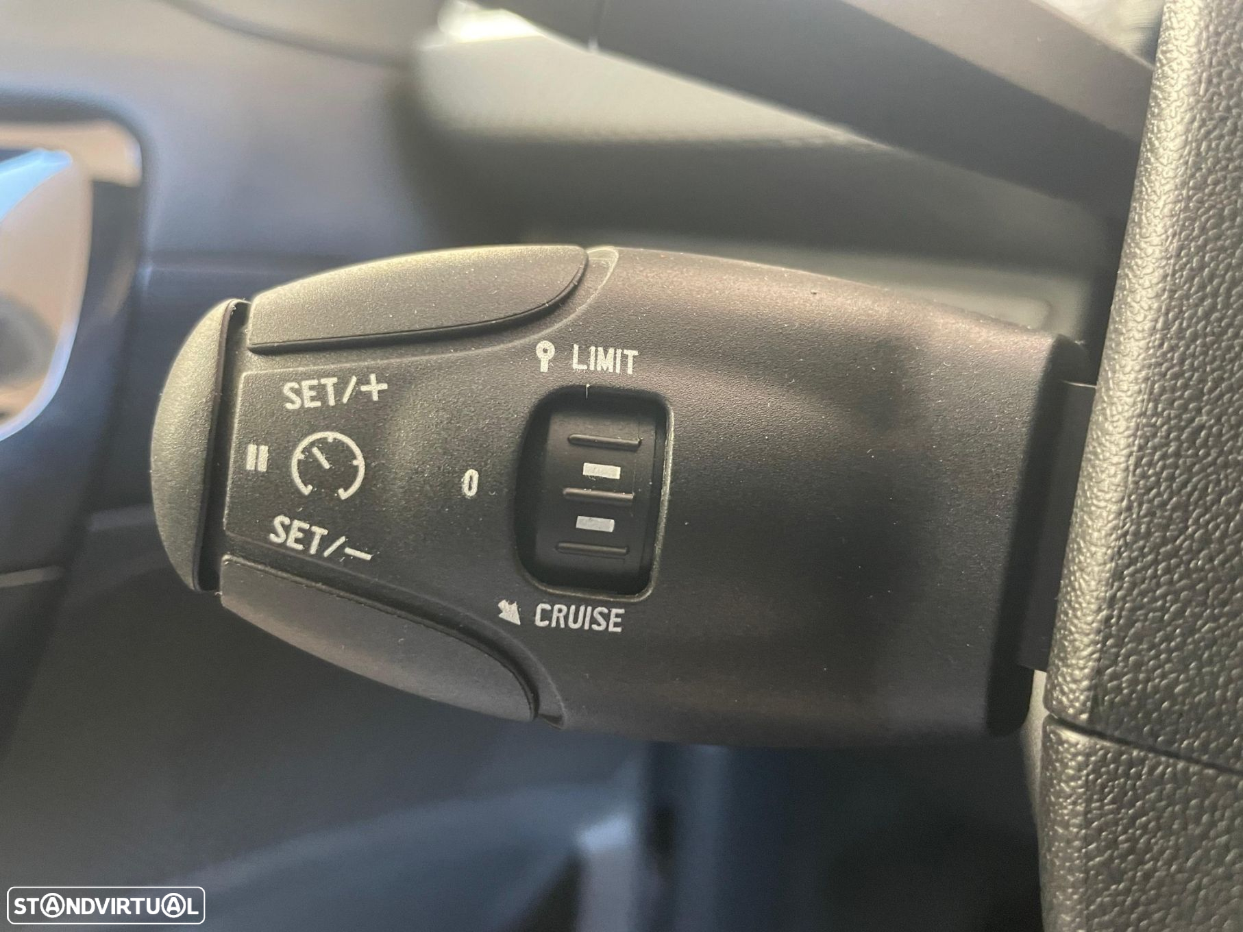 Peugeot 208 1.2 PureTech Allure - 18