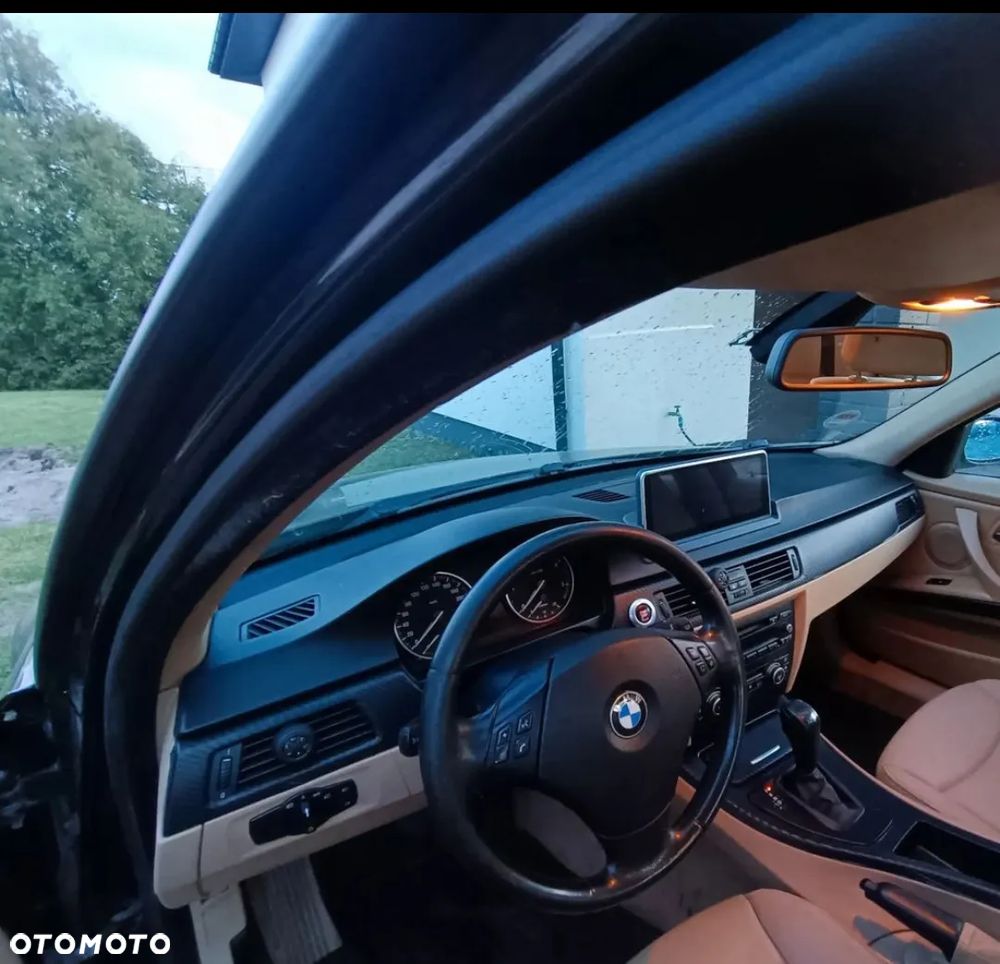 BMW Seria 3 320d DPF Touring - 11