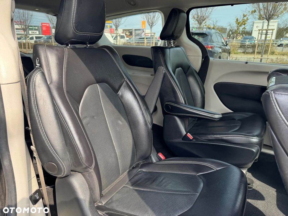 Chrysler Pacifica - 15