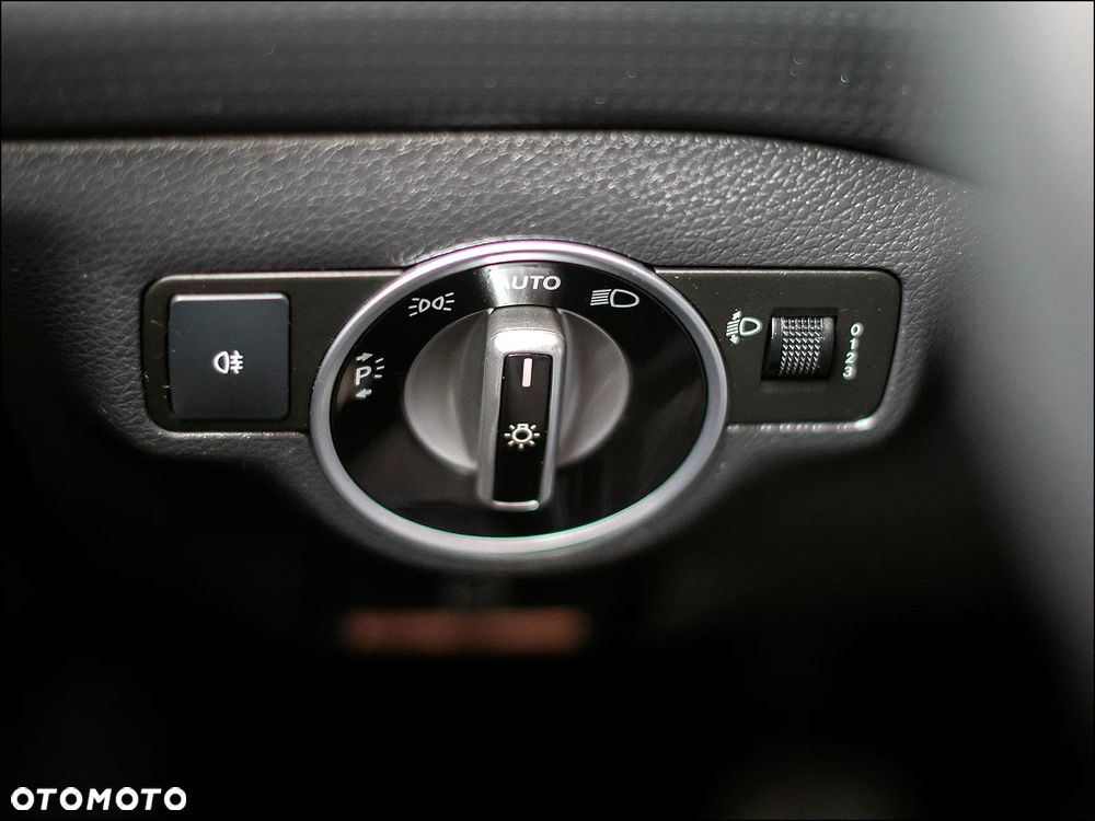 Mercedes-Benz Klasa A 180 (BlueEFFICIENCY) Urban - 29