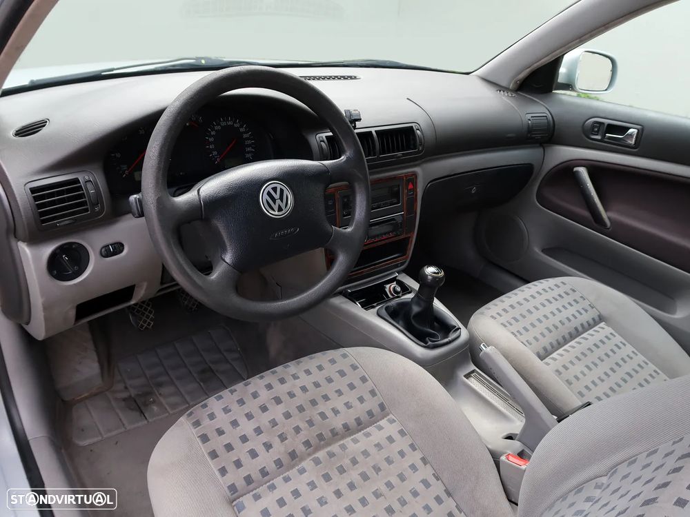 VW Passat 1.9 TDi Confortline - 14