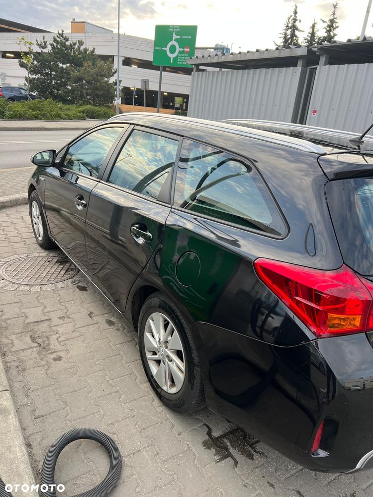 Toyota Auris 1.8 HSD Sol - 4