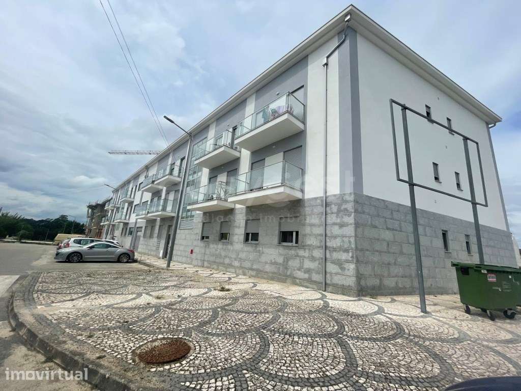 Apartamento de tipologia T3 com terraço, localizado em Carregal do Sal - Grande imagem: 4/12