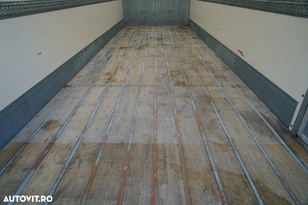 Renault D 210 / 4x2 / CONTAINER / 8,6 M / PODEA RESISTENTĂ / ELEVATOR DHOLLANDIA - 23