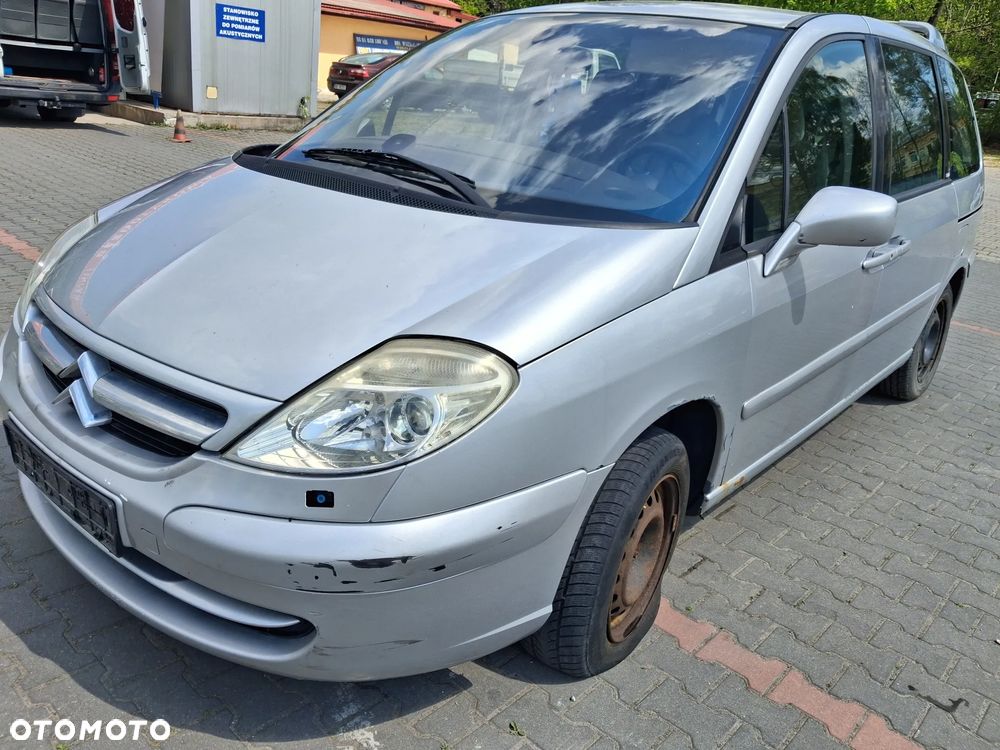 Citroen C8 Peugeot 807 silnik kompletny 2.2 HDI 128KM 4HW DW12 TED4 kolektor przepustnica wtrysk pompa alternator sprężarka skrzynia biegów dwumasa drzwi EZR srebrne klapa maska zderzak lusterko listwa przesuwne boczne klamka zamek rolka wahacz czujnik ciśnienia doładowania mikrostyk blenda pas konsola schowek boczek drzwi fotel obrotowy fotele elektryczne magistrala wody podsufitka panel sterownik wyświetlacz moduł szyba poduszka kierownica manetki zwijak radio mechanizm wydech tłumik mcperson zacisk hamulcowy lampa felga hak czujnik parkowania moduł BSM BSI lampa xenon europa zbiorniczek rura przewód wyświetlacz NA CZĘŚCI WSZYSTKIE CZĘŚCI - 2