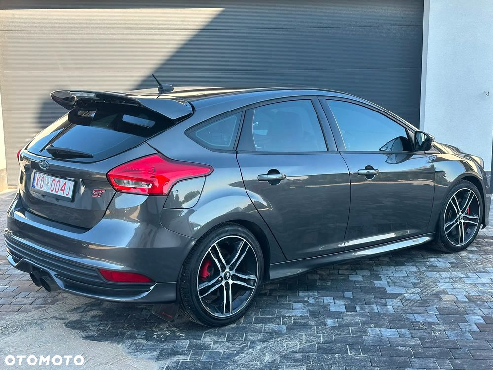 Ford Focus 2.0 EcoBoost ST - 12