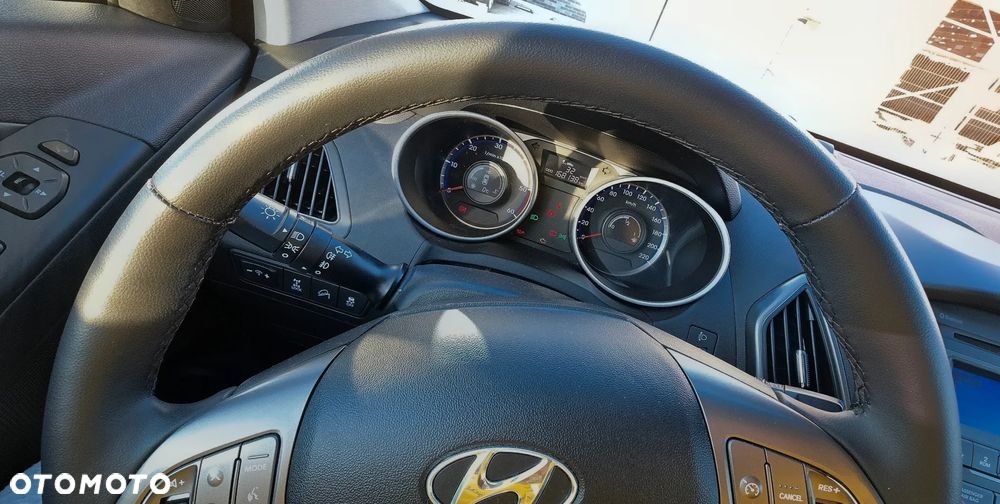 Hyundai ix35 2.0 CRDi 4WD Fifa World Cup Silver Edition - 24