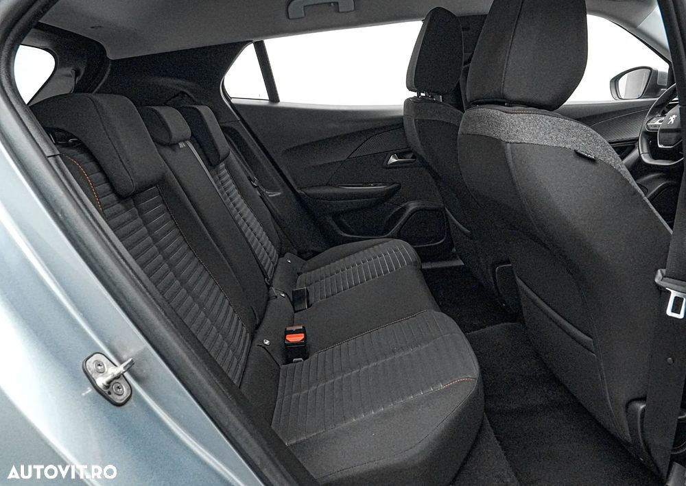 Peugeot 2008 1.2 L PureTech STT EAT8 Allure - 17