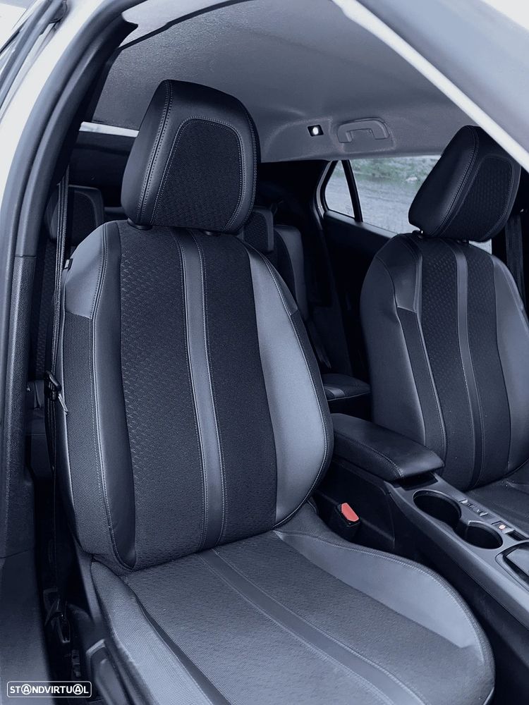 Peugeot e-2008 Allure Pack - 17