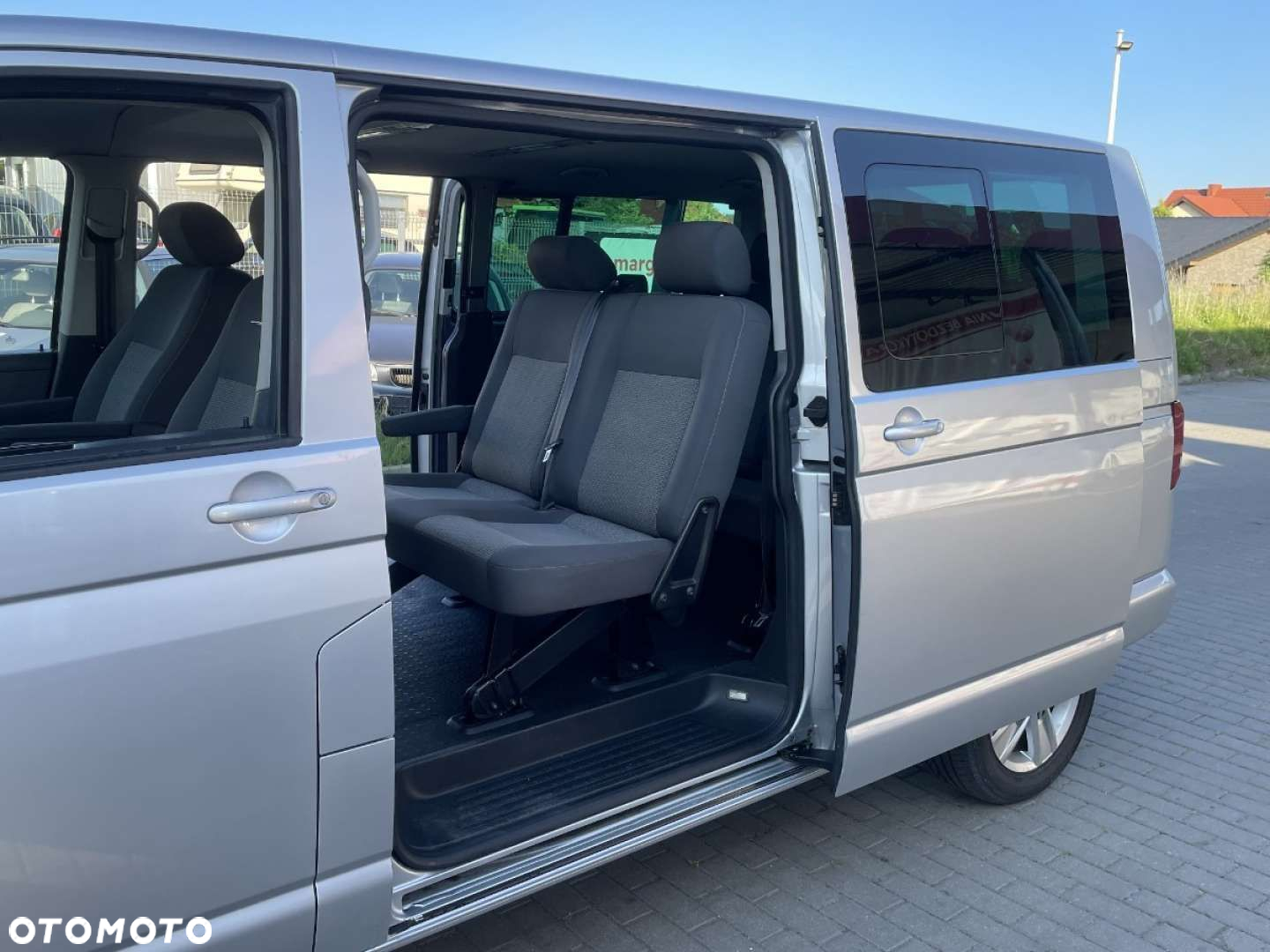 Volkswagen Caravelle - 14