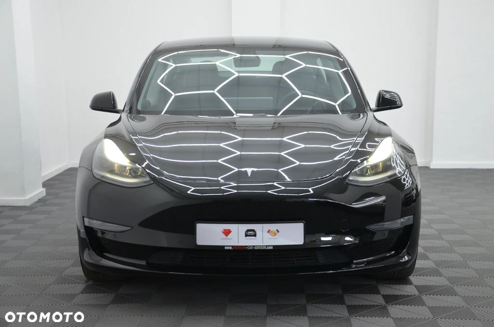 Tesla Model 3 - 3