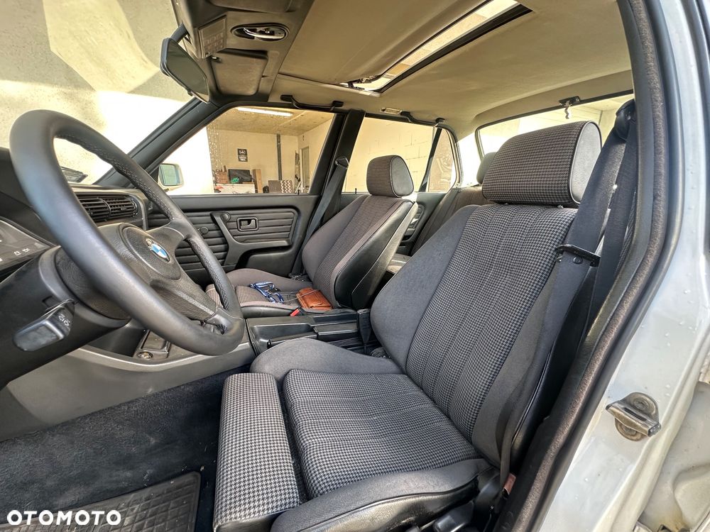 BMW Seria 3 325e - 7