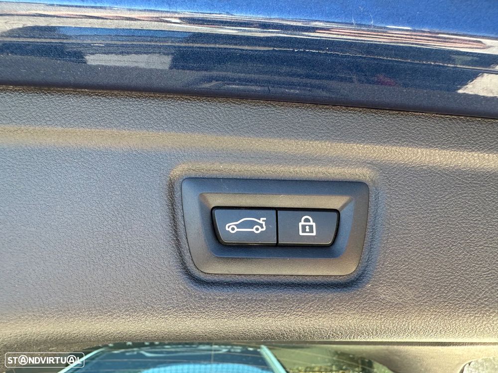 BMW 330 e Touring Line Sport Auto - 39