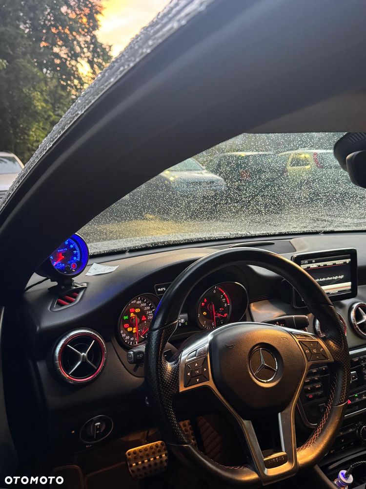 Mercedes-Benz CLA 200 7G-DCT AMG Line - 4