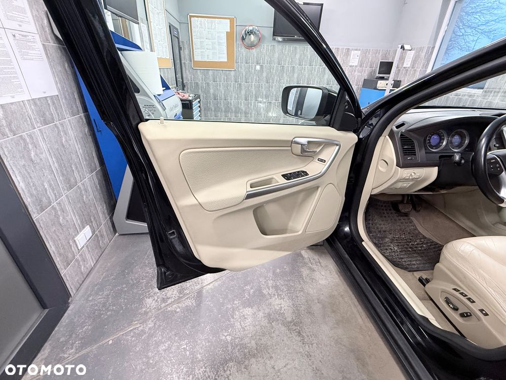 Volvo XC 60 D5 AWD - 28