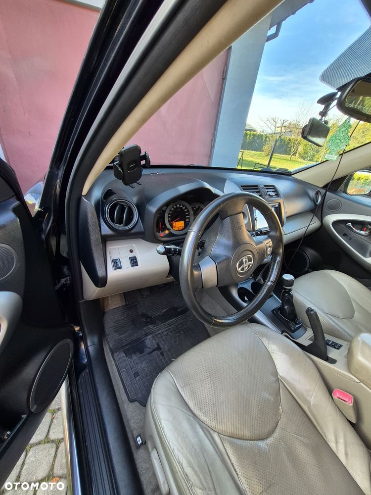Toyota RAV4 - 9