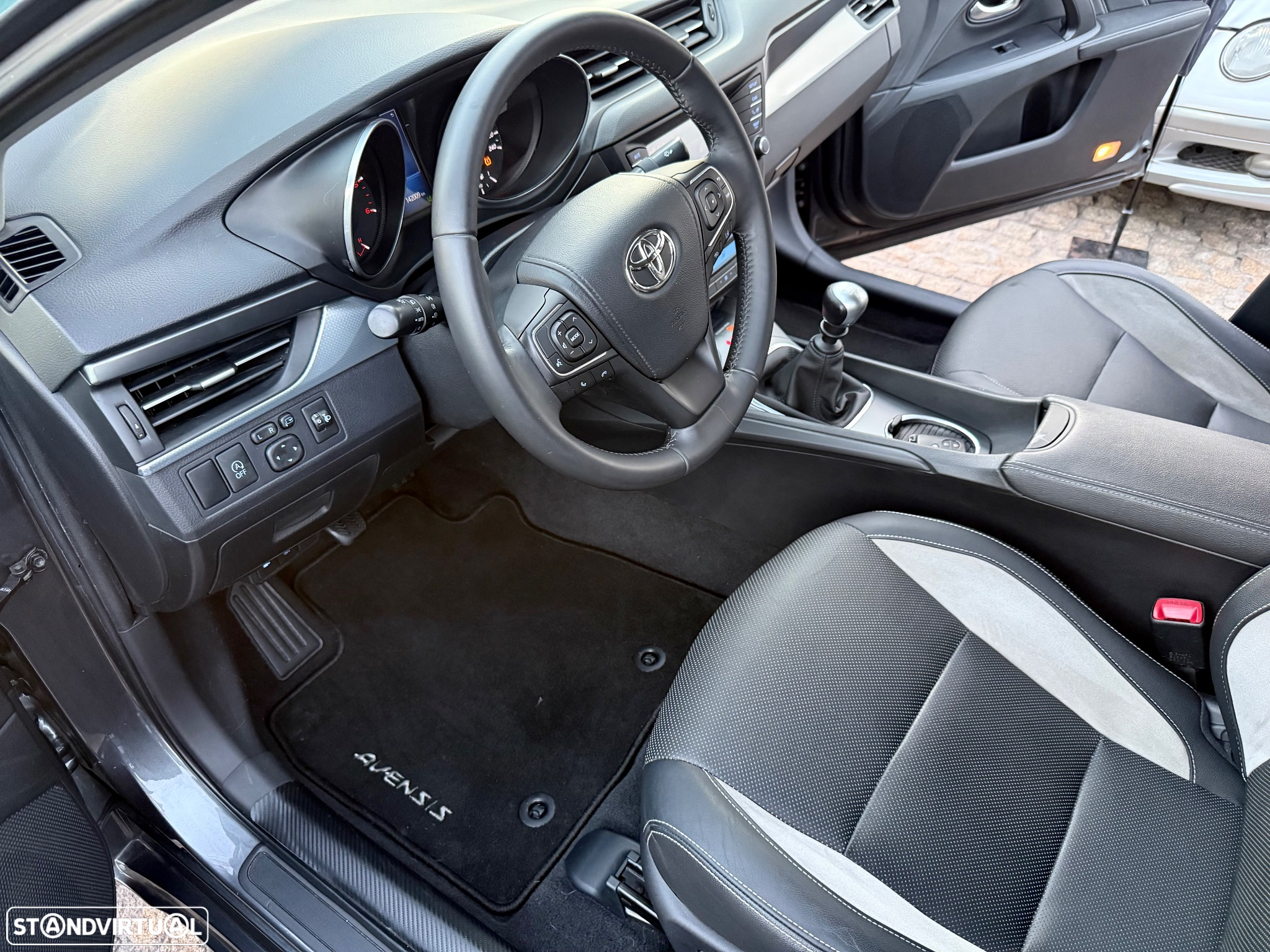 Toyota Avensis SD 1.6 D-4D Luxury+GPS - 27