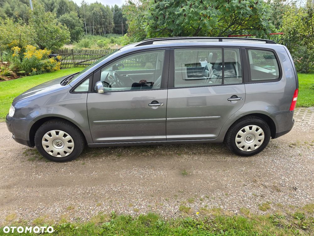 Volkswagen Touran - 4