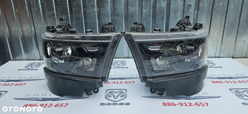 RAM 1500 V 5 2019- Big Horn 5.7 HEMI KOLOR PXJ Kompletny przód Maska Zderzak Reflektor Lampa Błotnik Pas Wzmocnienie czołowe chłodnice Komplet chłodnic z wentylatorem Listwa Maskownica - 17