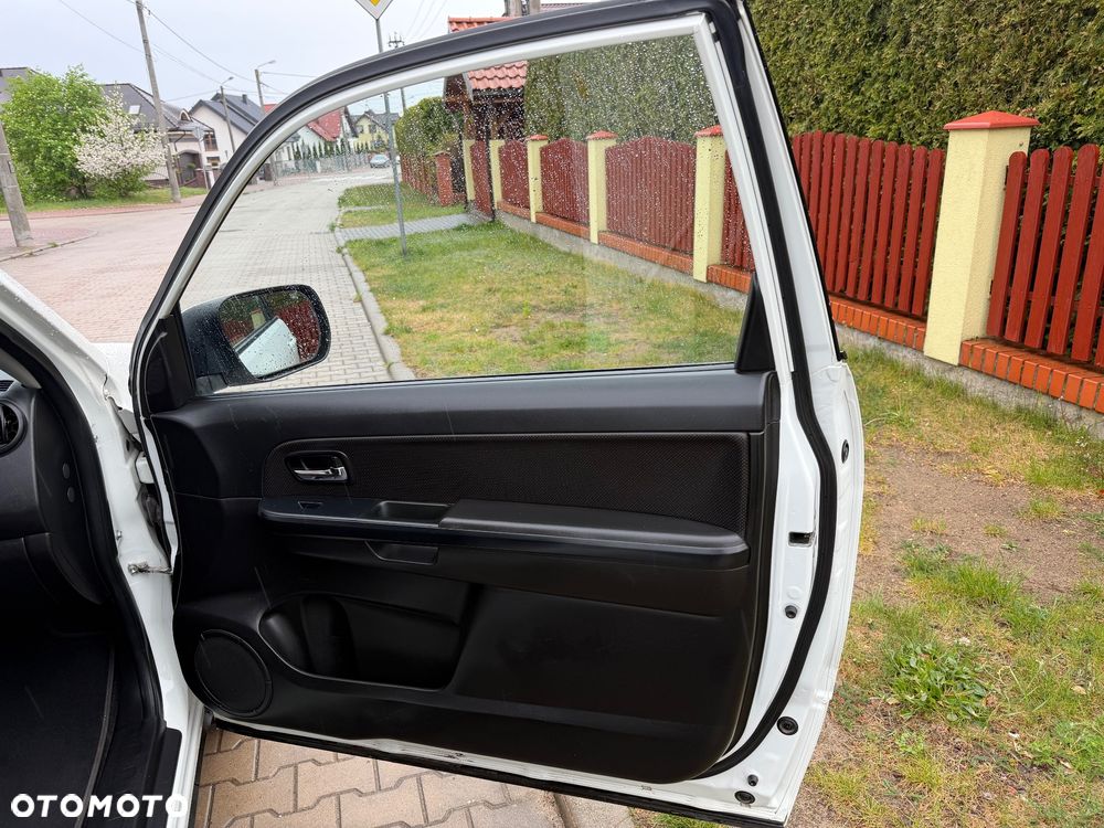 Suzuki Grand Vitara 1.6 Black&White - 35