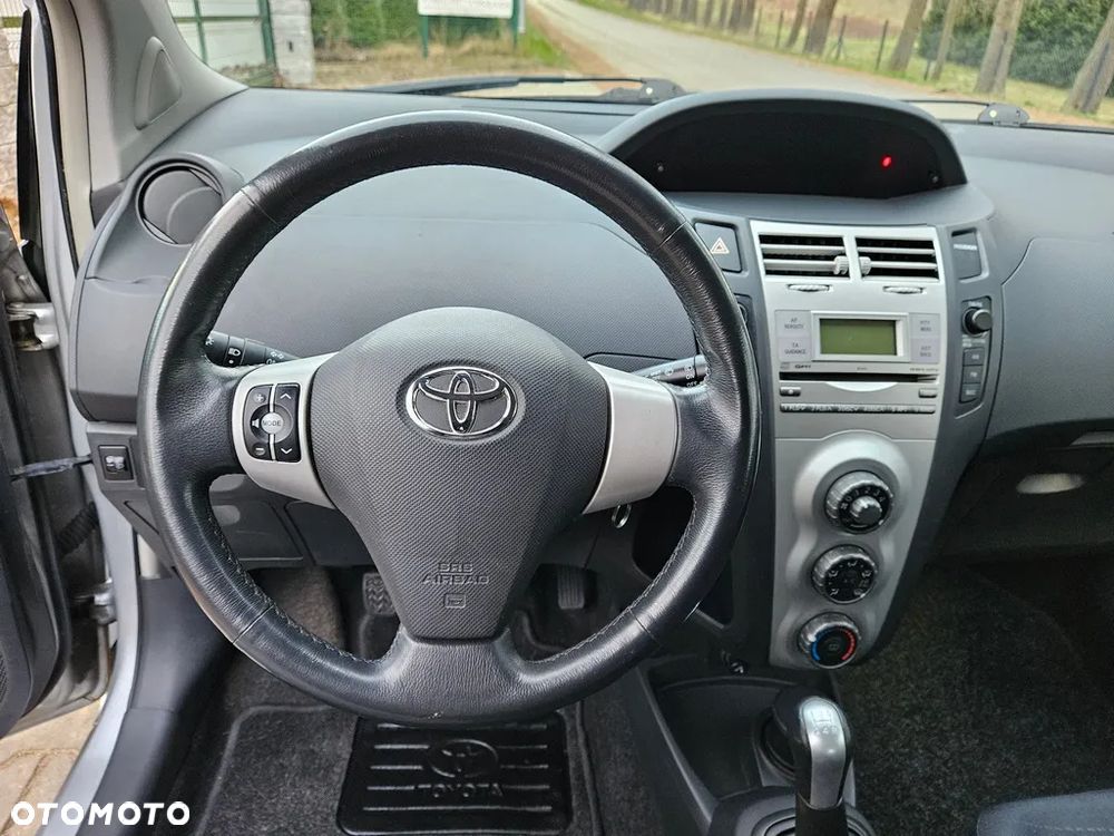 Toyota Yaris - 14