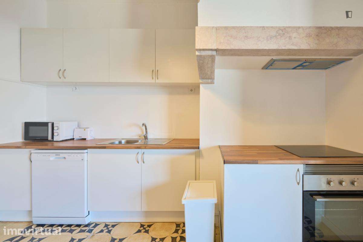 Quarto - localizado em Alameda Lisbon - Grande imagem: 5/24