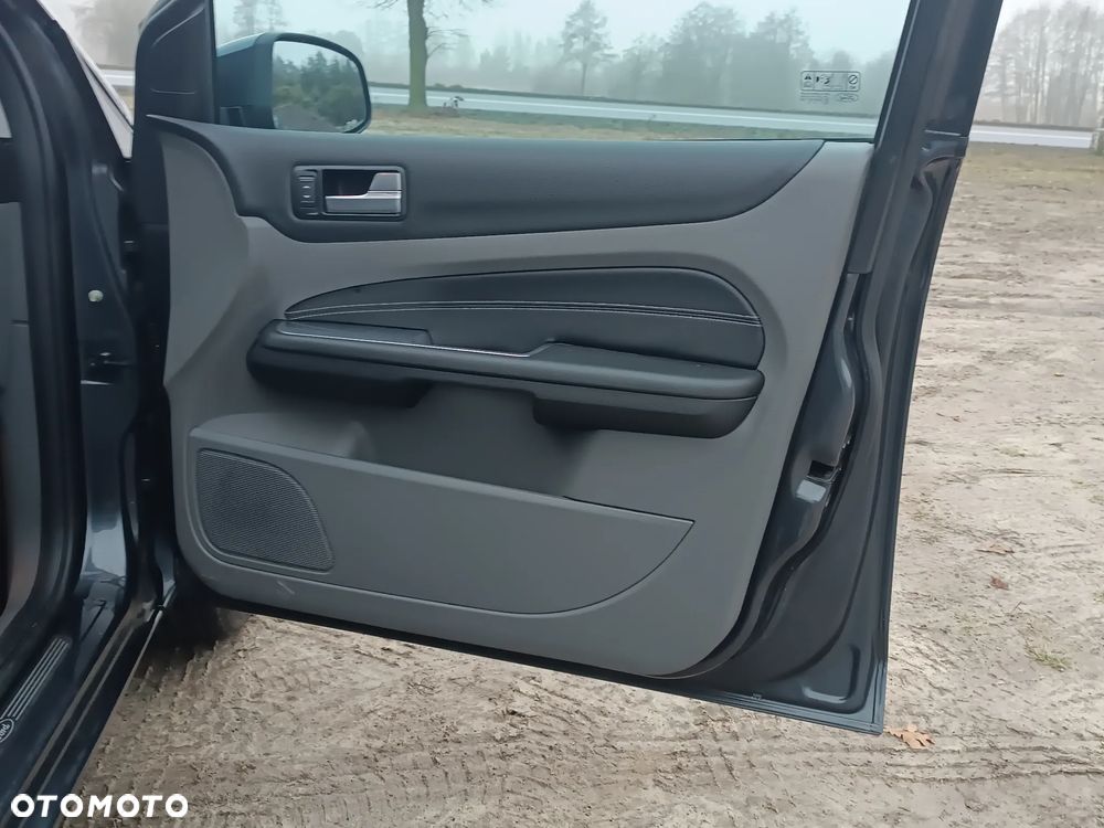 Ford Focus 1.8 Titanium - 12