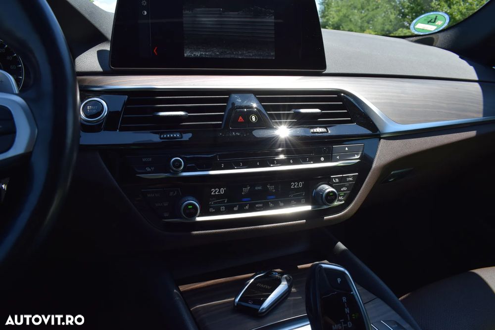 BMW Seria 5 530e Aut. - 14