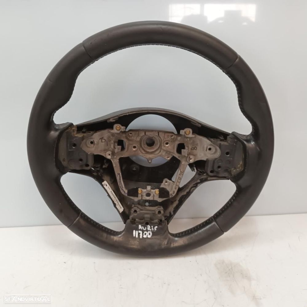 VOLANTE TOYOTA AURIS TOURING SPORTS E18 - 1