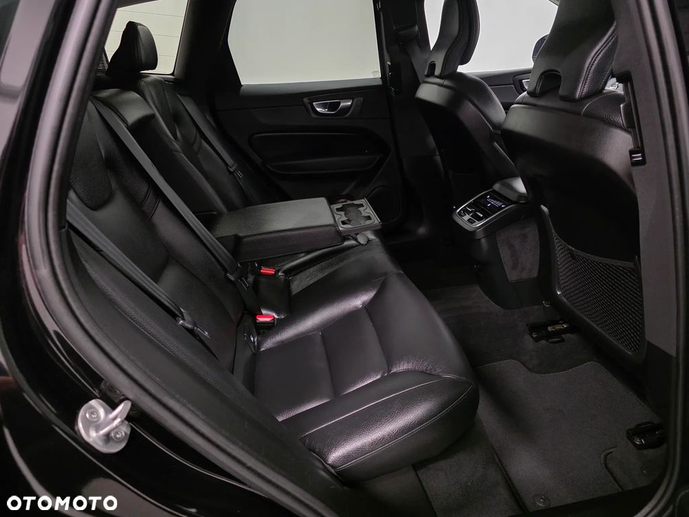 Volvo XC 60 B4 D Ultimate Dark - 19