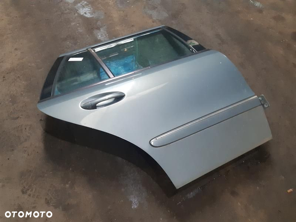 DRZWI PRAWY TYŁ Mercedes E 2004r.