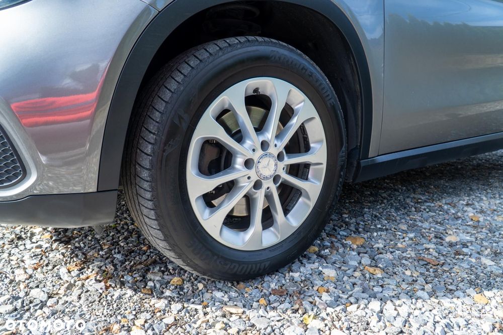 Mercedes-Benz GLA - 32