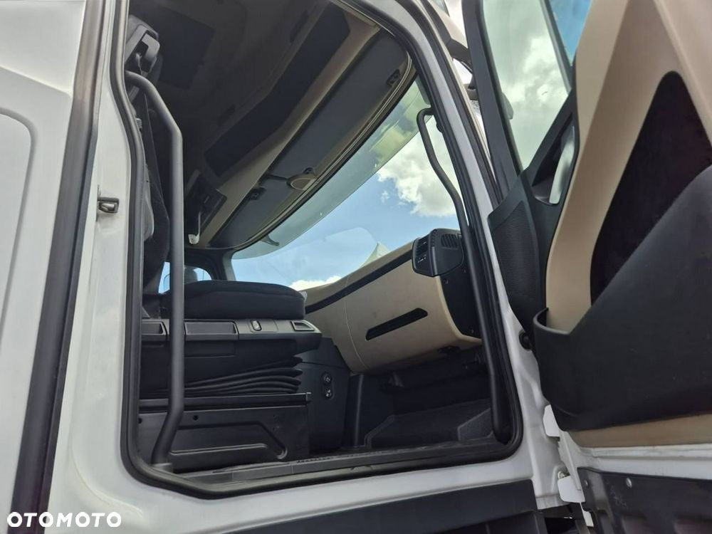 Mercedes-Benz Actros - 13