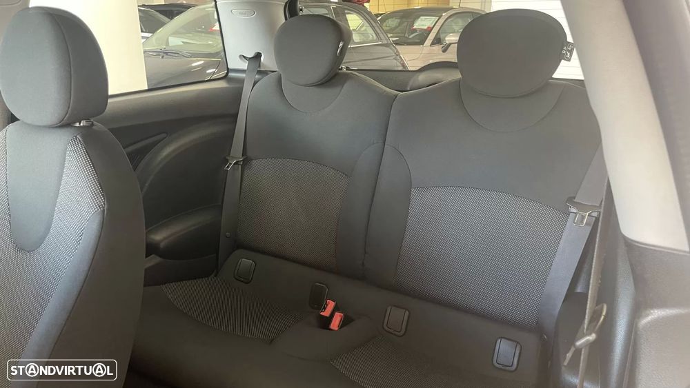 MINI 3 Portas One D - 19