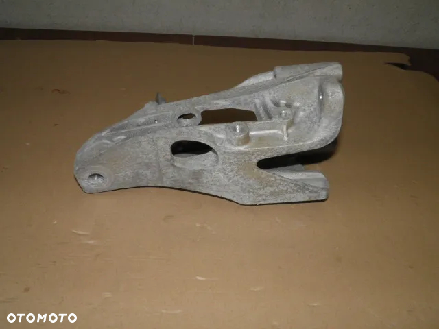 ŁAPA MOCOWANIE SILNIKA VW T6 - 4