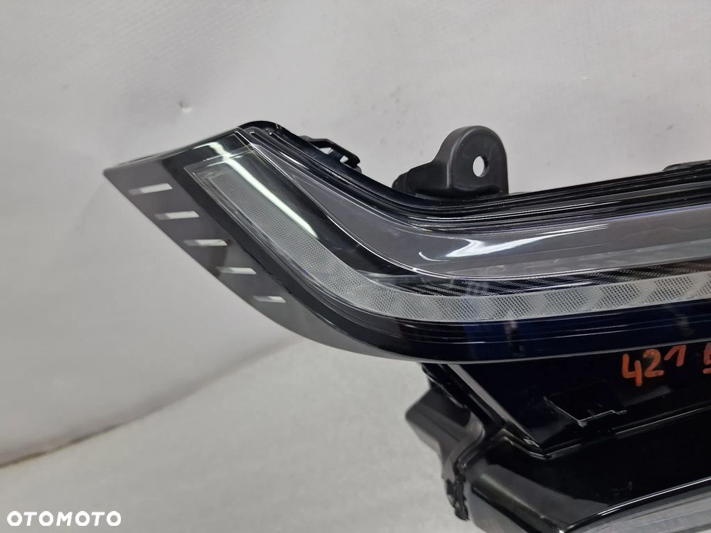 RENAULT MEGANE IV 4 E-TECH E TECH 21- PRAWY HALOGEN / LED / DRL , NR 266009007R / 266009083R , NR AUKCJI LA421 - 16