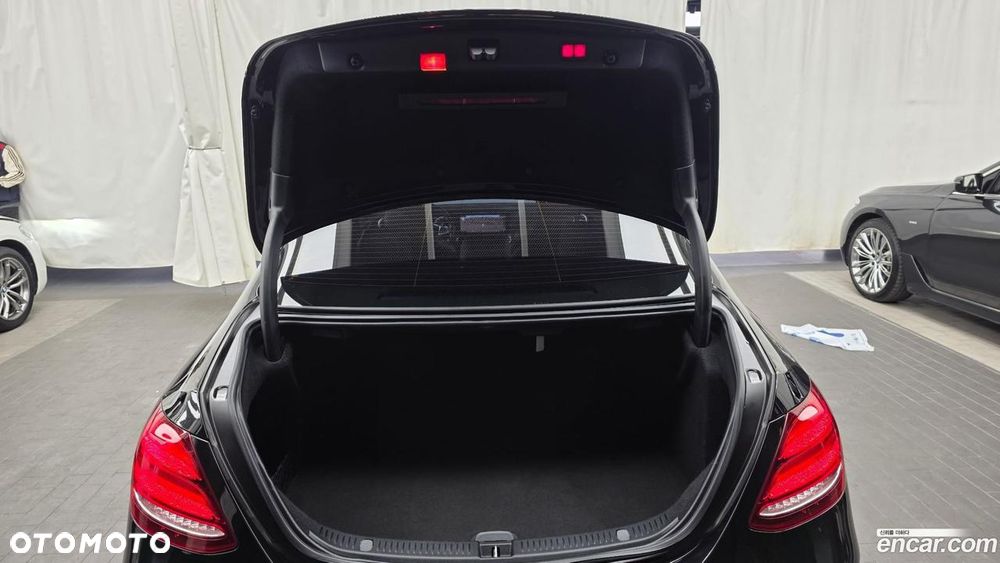 Mercedes-Benz Klasa E 300 9G-TRONIC AMG Line - 16