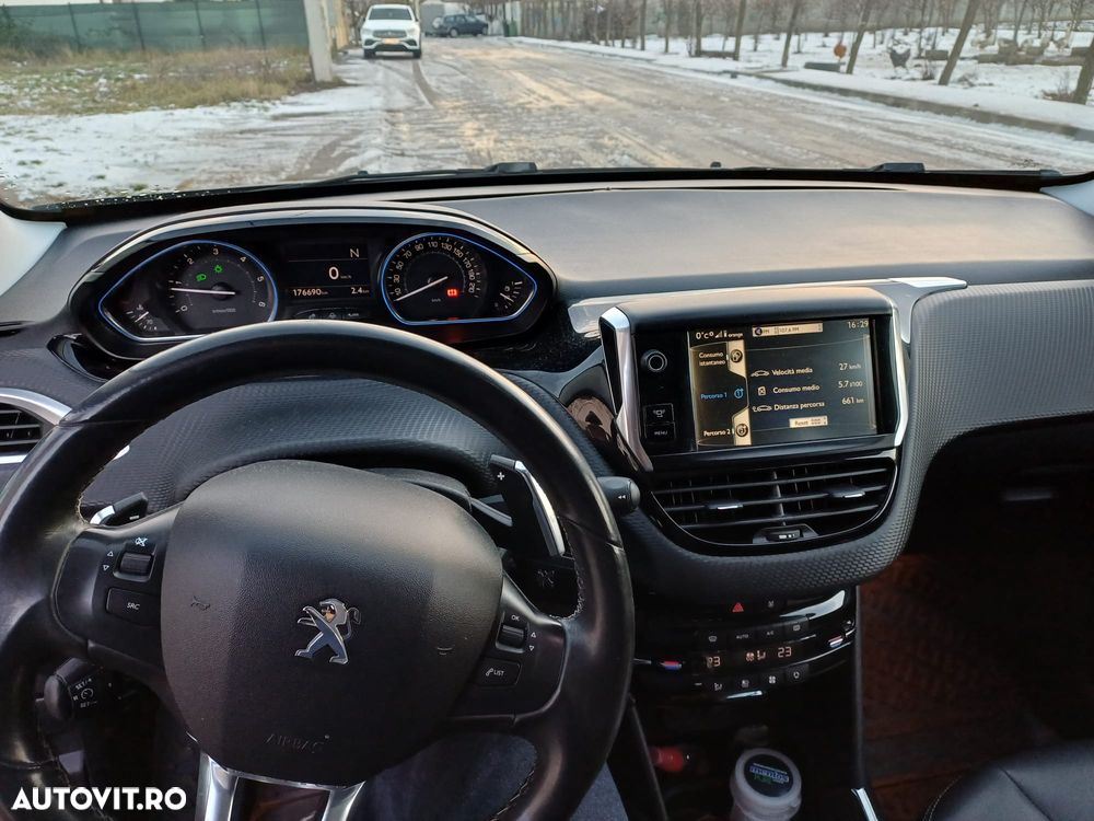 Peugeot 2008 e-HDi FAP 92 EGS6 STOP & START Allure - 8