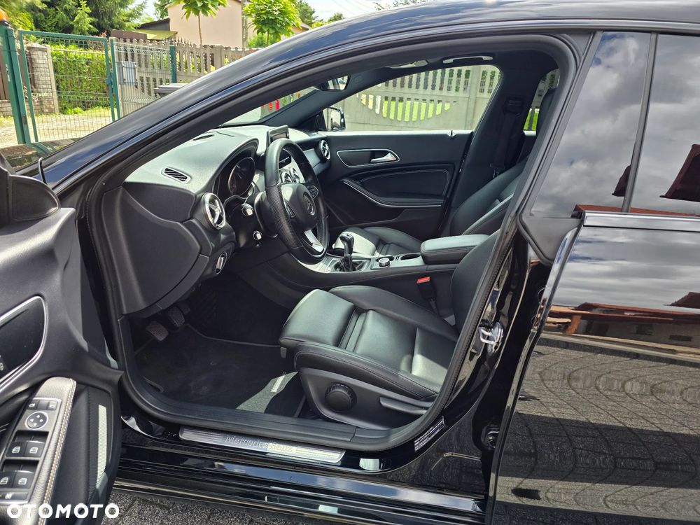 Mercedes-Benz CLA Shooting Brake 180 Urban - 11