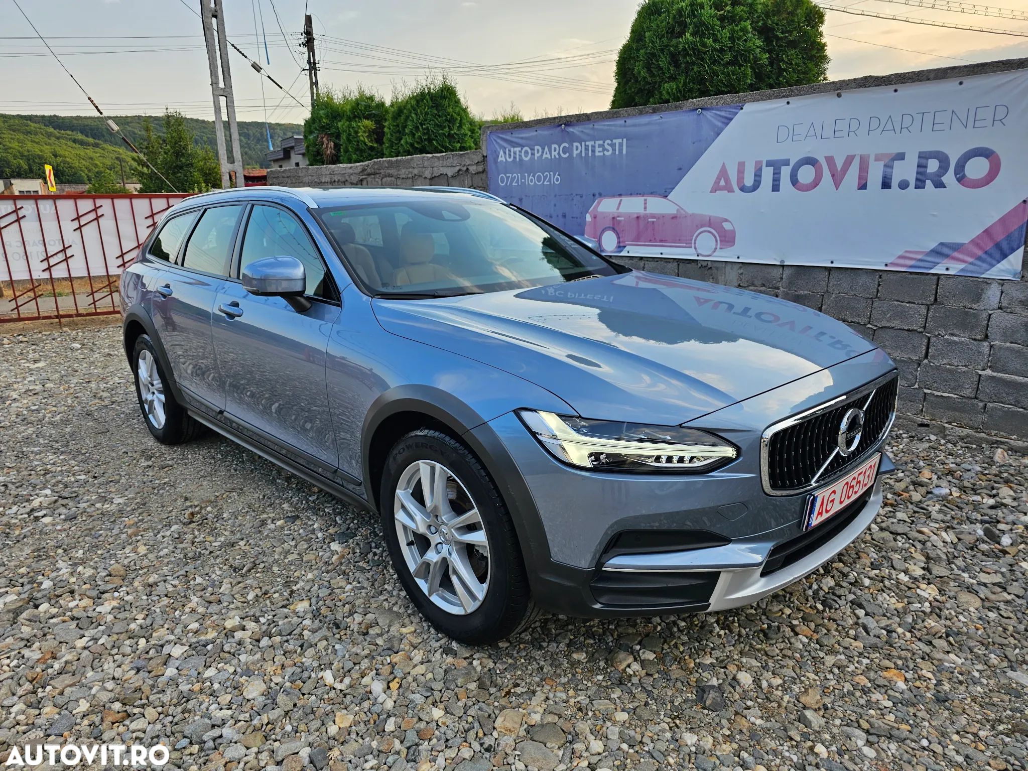 Volvo V90 Cross Country D4 AWD Geartronic Pro - 1