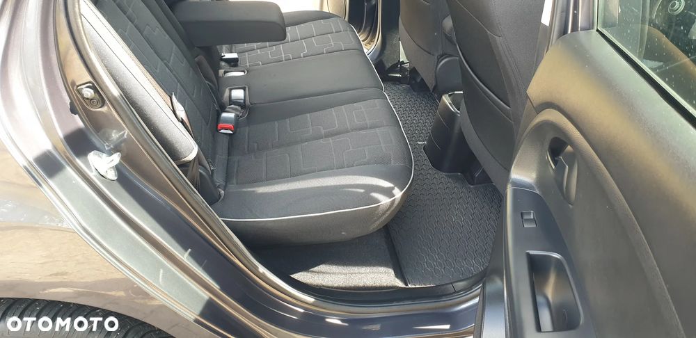 Kia Venga 1.6 Business Line - 24