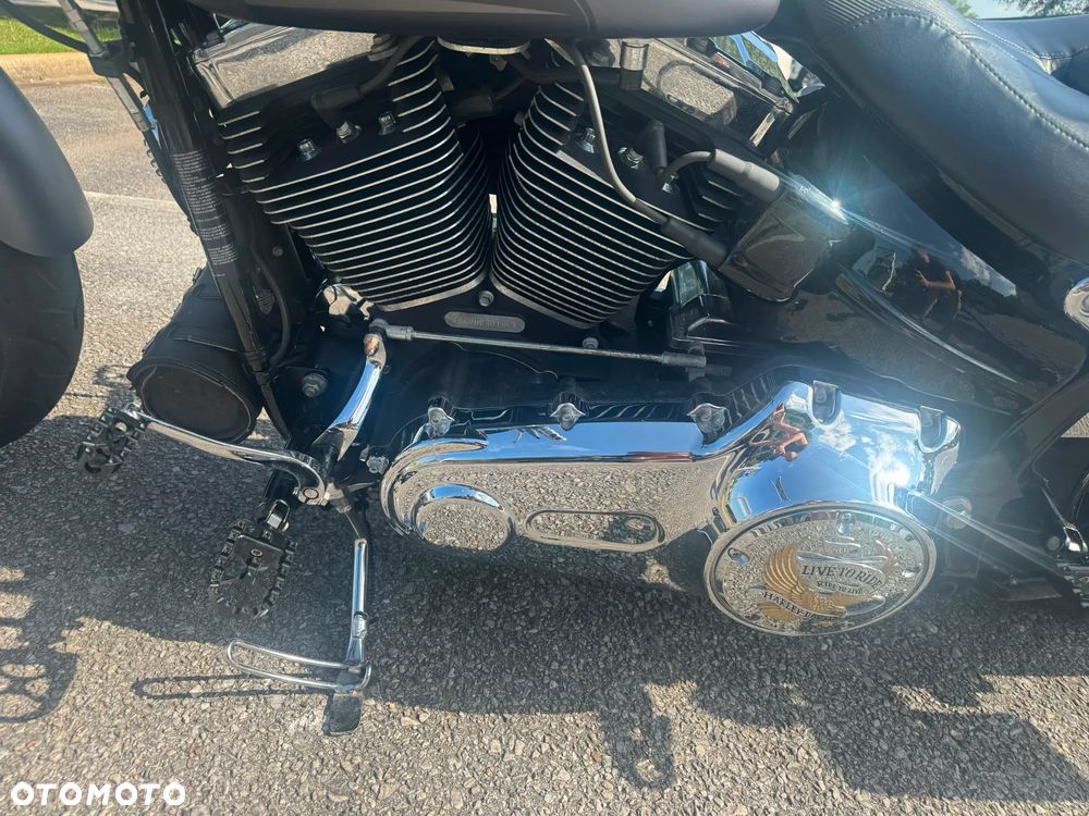 Harley-Davidson Softail Breakout - 27