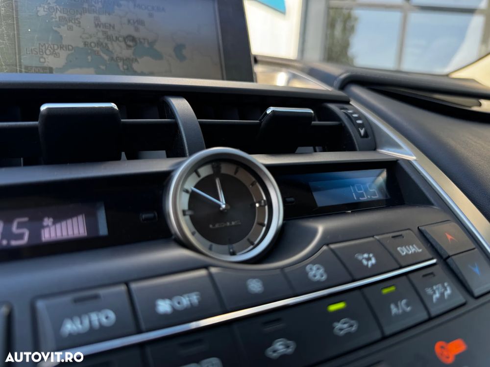 Lexus Seria NX 300h - 30