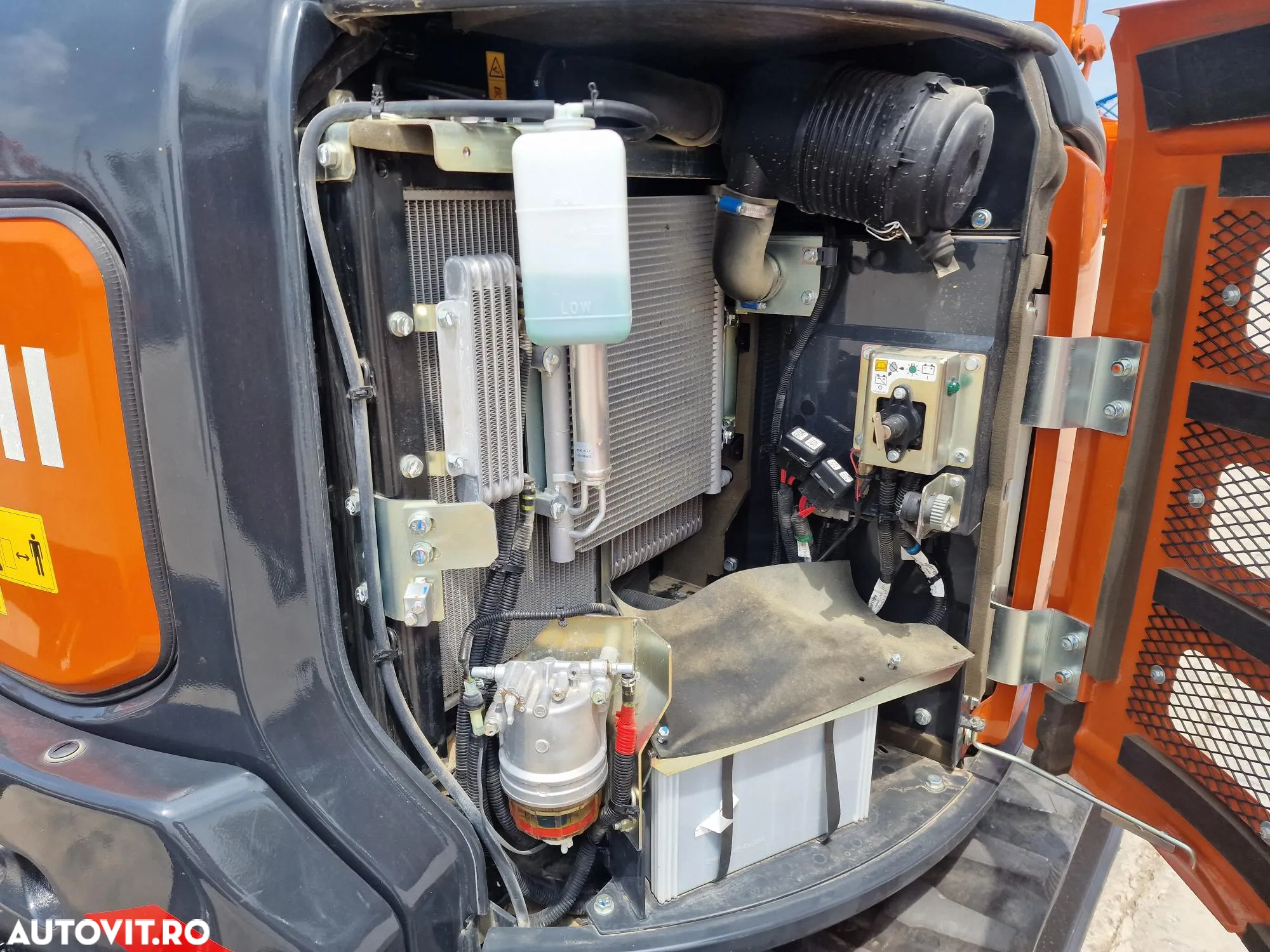 Hitachi ZX55, 5,5 tone, Cupa excavare+cupa taluz, inst picon, AC, Senile 90% ok, Computer de bord in limba romana, CA NOU, posibilitate leasing 4 ani-PROMOTIE 57900 EUR+Tva - 13