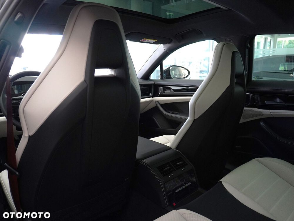 Porsche Panamera 4S E-Hybrid PHEV - 35