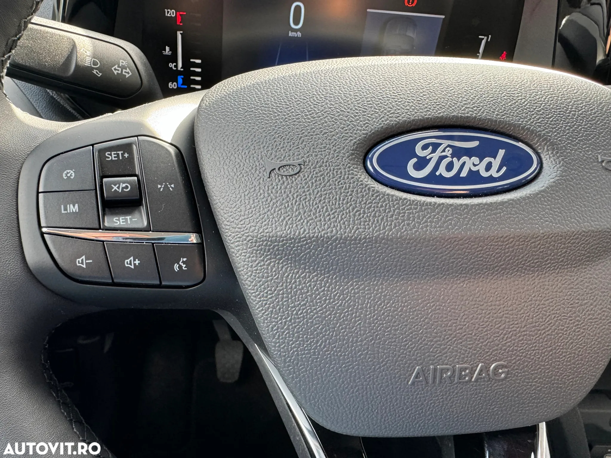 Ford Tourneo Courier 1.0 EcoBoost Trend - 20