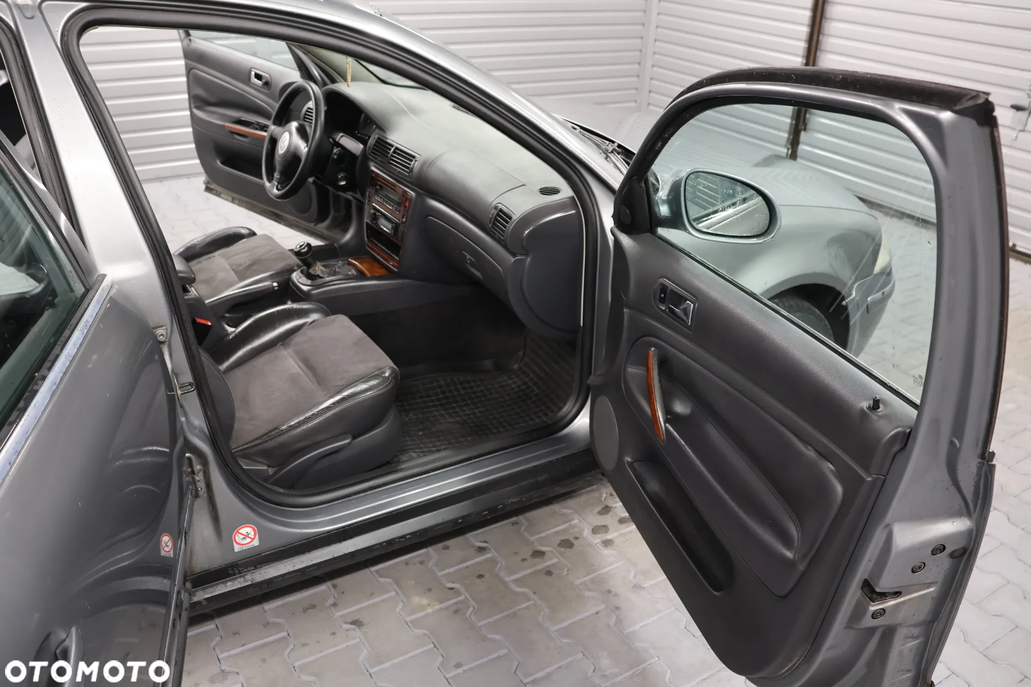 Volkswagen Passat 1.9 TDI Comfortline - 11