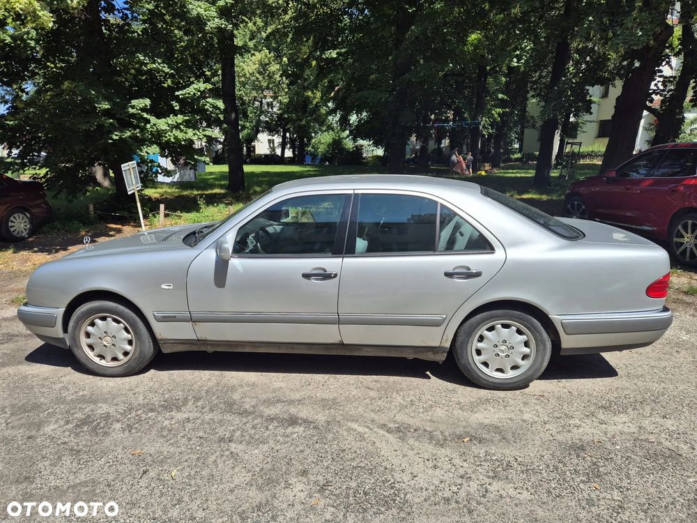 Mercedes-Benz Klasa E 230 Elegance - 14