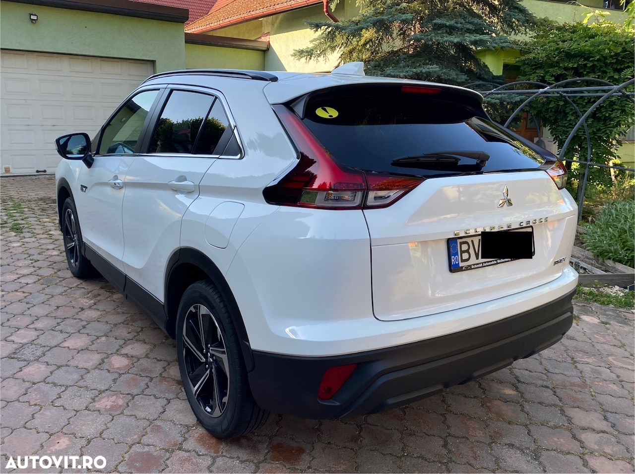 Mitsubishi Eclipse-Cross PHEV Invite - 3